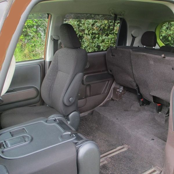 2016 Toyota Spade F Carousel 4