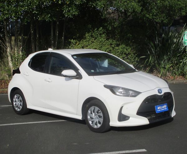 2021 Toyota Yaris Hybrid Carousel 17