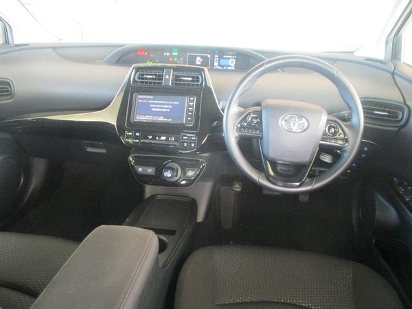 2021 Toyota Prius Carousel 3