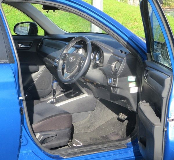 2014 Toyota Corolla Fielder Hybrid Carousel 1