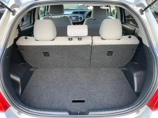 2013 Toyota Vitz U Smart Stop P Carousel 3
