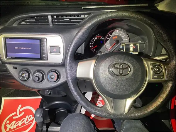 2015 Toyota Vitz F Carousel 1