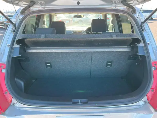 2013 Suzuki Swift XG Carousel 1