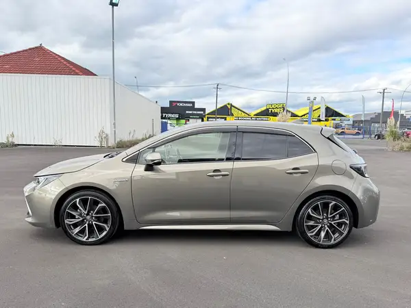2019 Toyota Corolla Sport Hybrid with Toyota Safety Sense 2.0 Carousel 7