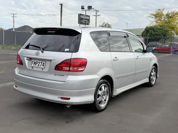 2002 Toyota Ipsum 240i 7Seater, 1Owner, Dark Interior, Low kms Carousel 6