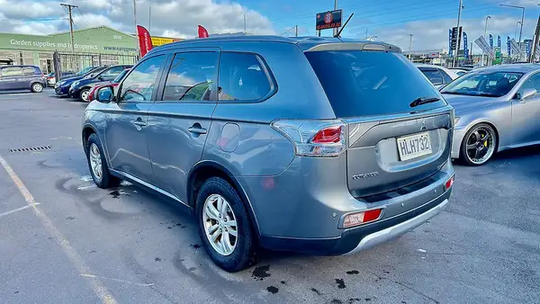 2014 Mitsubishi Outlander LS 2.0P Carousel 7