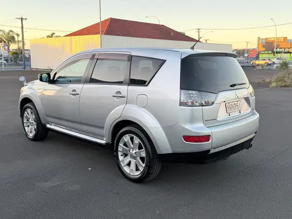 2008 Mitsubishi Outlander 4WD, V6 Executive, Great Family Car, 5 Seater Carousel 3