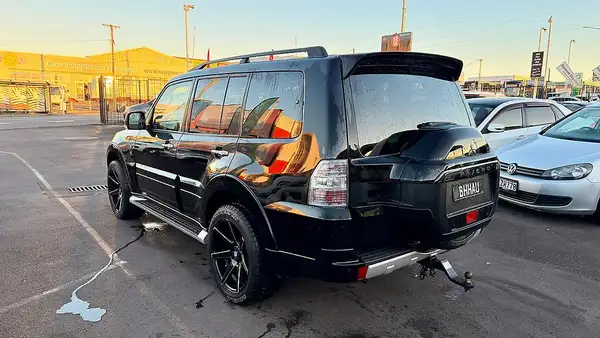 2017 Mitsubishi Pajero PAJERO SUBMODEL EXCEED 3.2D Carousel 6