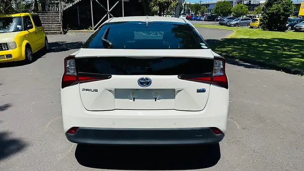 2019 Toyota Prius HYBRID Carousel 5