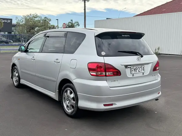 2002 Toyota Ipsum 240i 7Seater, 1Owner, Dark Interior, Low kms Carousel 4