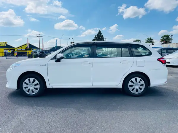 2017 Toyota Corolla FIELDER Carousel 7