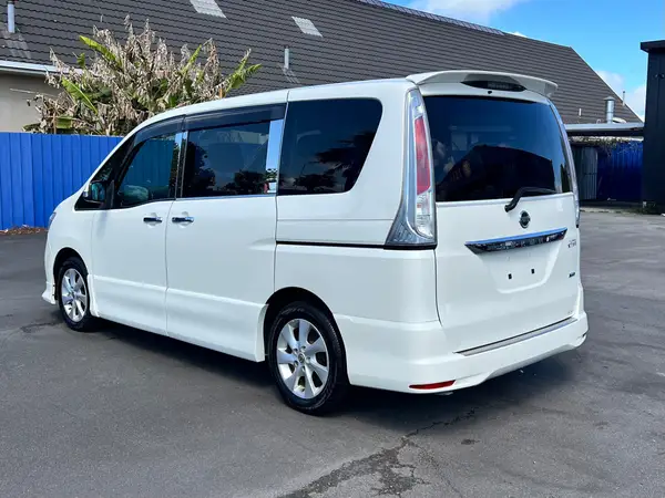 2012 Nissan Serena Carousel 6