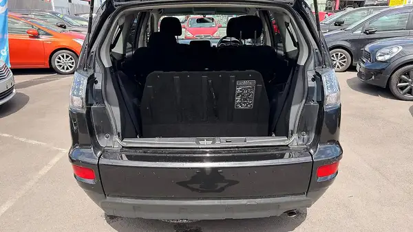 2011 Mitsubishi Outlander 7 Seater family SUV Carousel 1