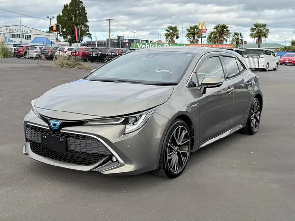 2019 Toyota Corolla Sport Hybrid with Toyota Safety Sense 2.0 Carousel 8
