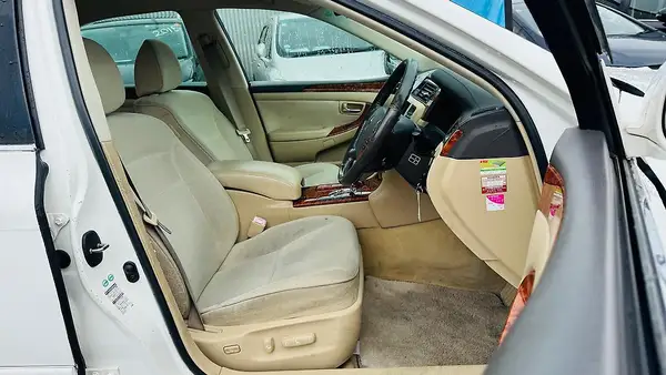 2004 Toyota Crown ROYAL SALOON Carousel 3