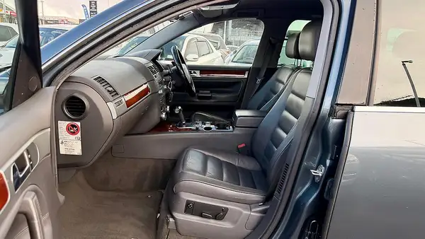 2004 Volkswagen Touareg V6 4WD Carousel 2