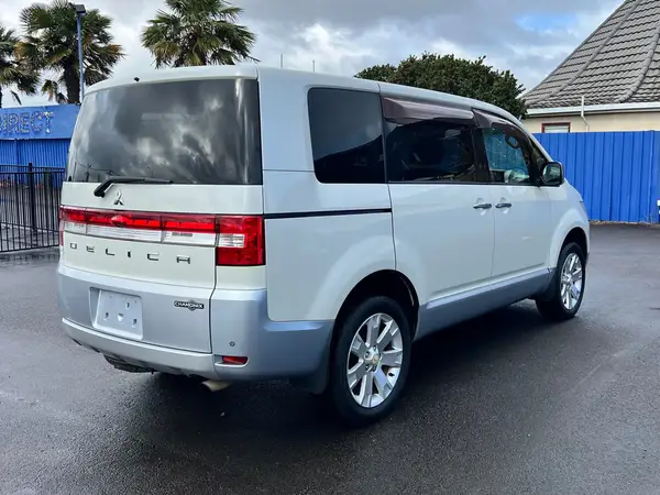 2010 Mitsubishi Delica D5 Carousel 4