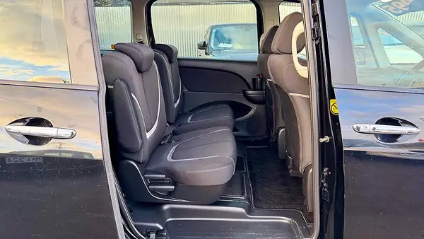 2010 Mazda Biante 8 Seater People Mover NZ Stereo Carousel 1