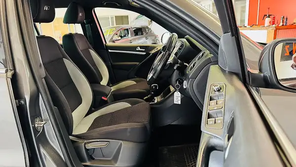 2015 Volkswagen Tiguan R Line .. NZ New ..Tow bar .. Carousel 3