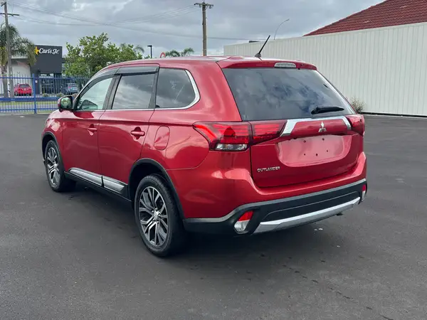 2016 Mitsubishi Outlander Carousel 6