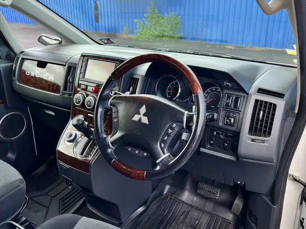 2010 Mitsubishi Delica D5 Carousel 2
