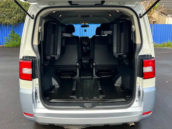 2010 Mitsubishi Delica D5 Carousel 3