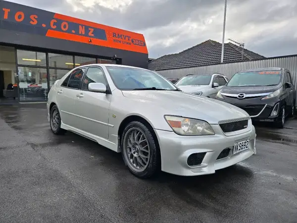 2000 Toyota Altezza
