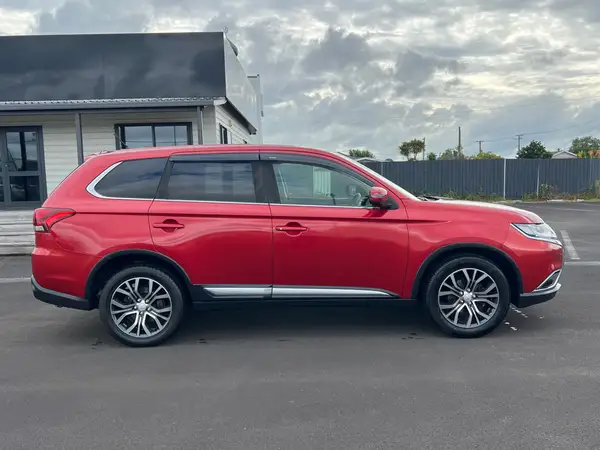 2016 Mitsubishi Outlander Carousel 3