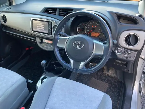 2013 Toyota Vitz U Smart Stop P Carousel 9