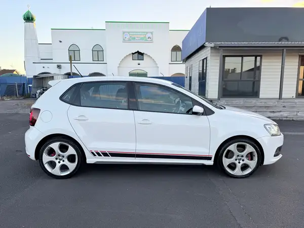 2011 Volkswagen Polo GTI Carousel 3
