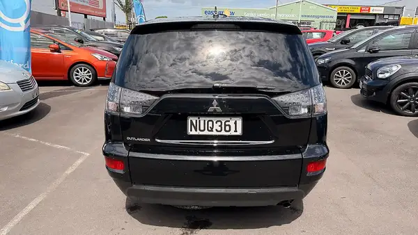 2011 Mitsubishi Outlander 7 Seater family SUV Carousel 6