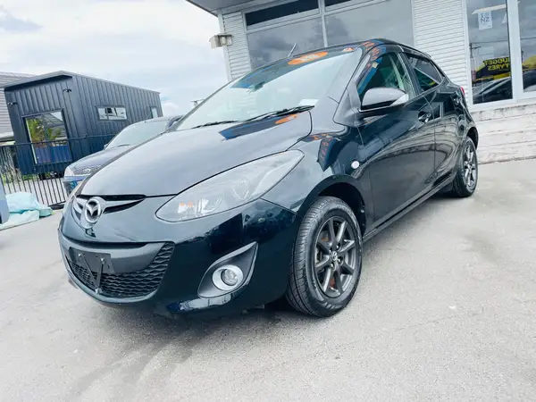 2013 Mazda Demio Carousel 1