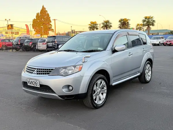 2008 Mitsubishi Outlander 4WD, V6 Executive, Great Family Car, 5 Seater Carousel 1