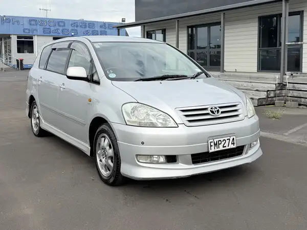 2002 Toyota Ipsum 240i 7Seater, 1Owner, Dark Interior, Low kms