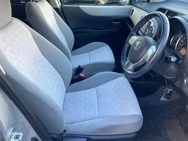 2013 Toyota Vitz U Smart Stop P Carousel 5