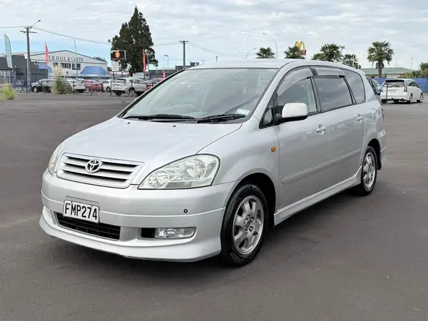 2002 Toyota Ipsum 240i 7Seater, 1Owner, Dark Interior, Low kms Carousel 2