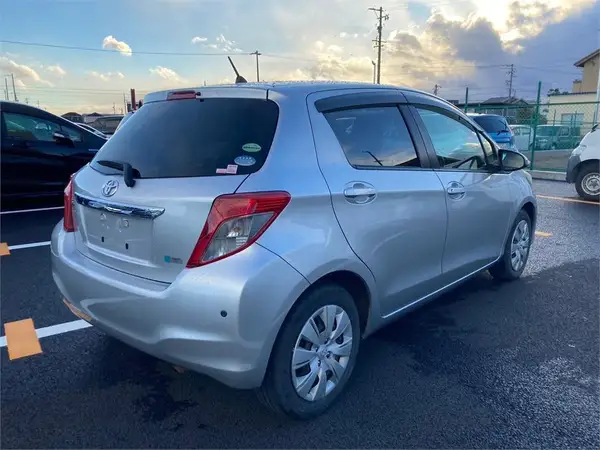 2013 Toyota Vitz U Smart Stop P Carousel 6