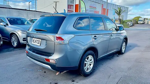 2014 Mitsubishi Outlander LS Carousel 5