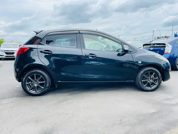2013 Mazda Demio Carousel 6