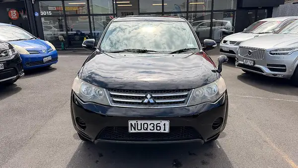 2011 Mitsubishi Outlander 7 Seater family SUV Carousel 9
