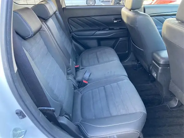 2017 Mitsubishi Outlander G Safty Package Carousel 4