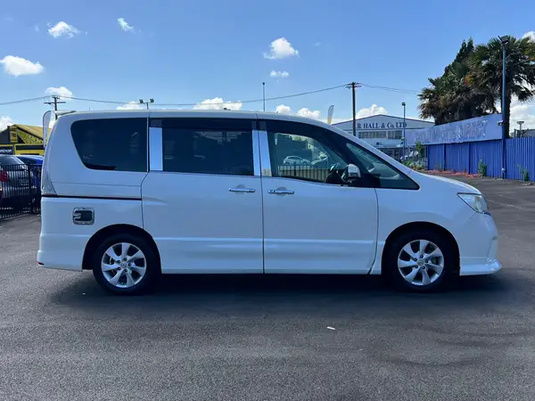 2012 Nissan Serena Carousel 3