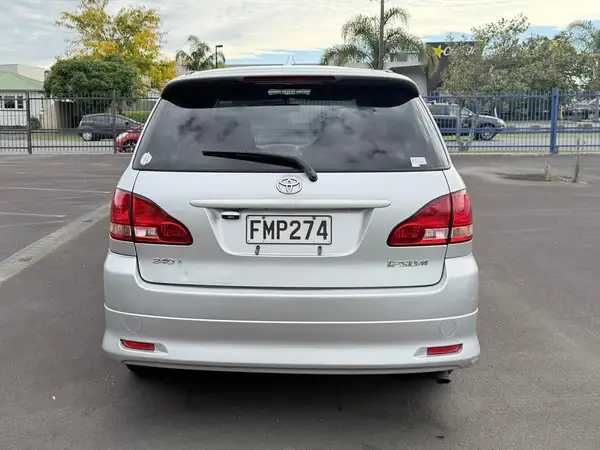 2002 Toyota Ipsum 240i 7Seater, 1Owner, Dark Interior, Low kms Carousel 5