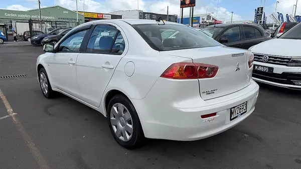 2008 Mitsubishi Galant 2 Keys Carousel 3
