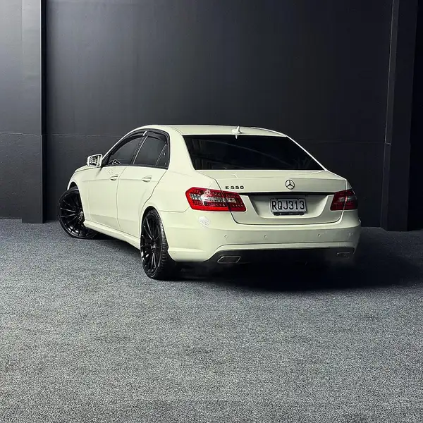 2010 Mercedes-benz E 550 Carousel 5