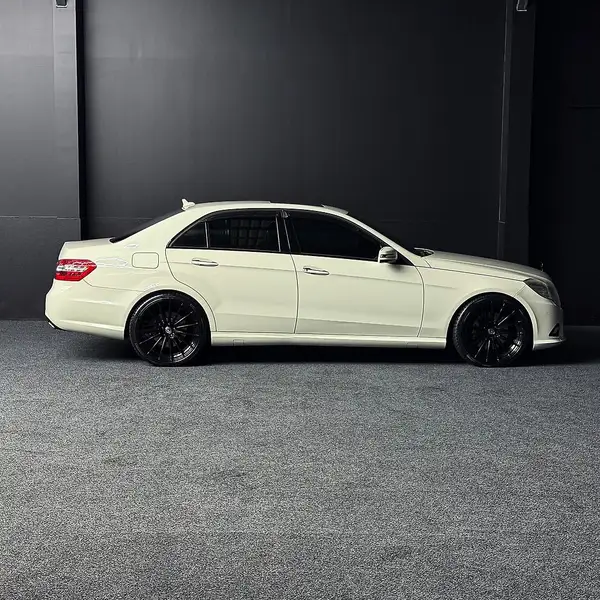 2010 Mercedes-benz E 550 Carousel 3