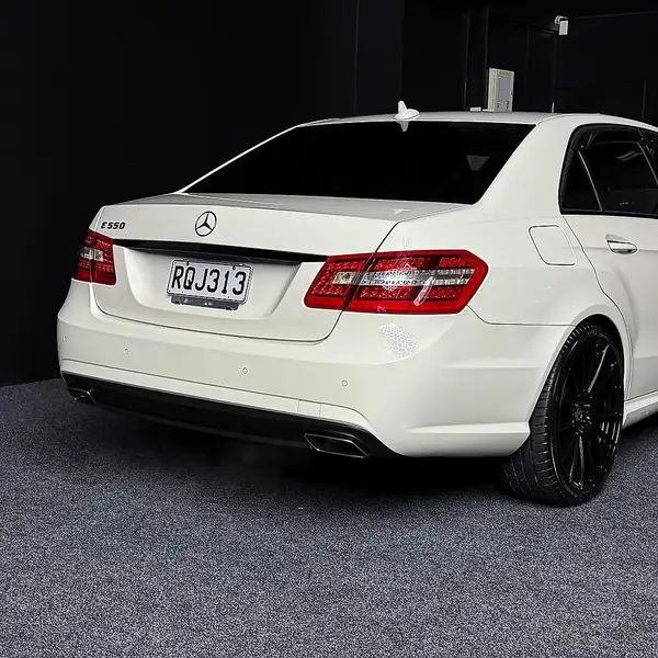 2010 Mercedes-benz E 550 Carousel 1
