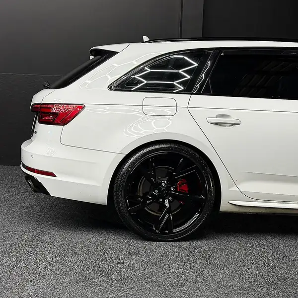 2016 AUDI A4 Carousel 1