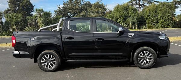 2022 LDV T60 4X4 LUX AUTO DIESEL LOW KMS Carousel 8