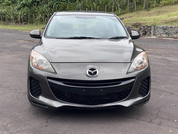 2012 Mazda Axela Super Low Kms/ Dark Interior Carousel 1